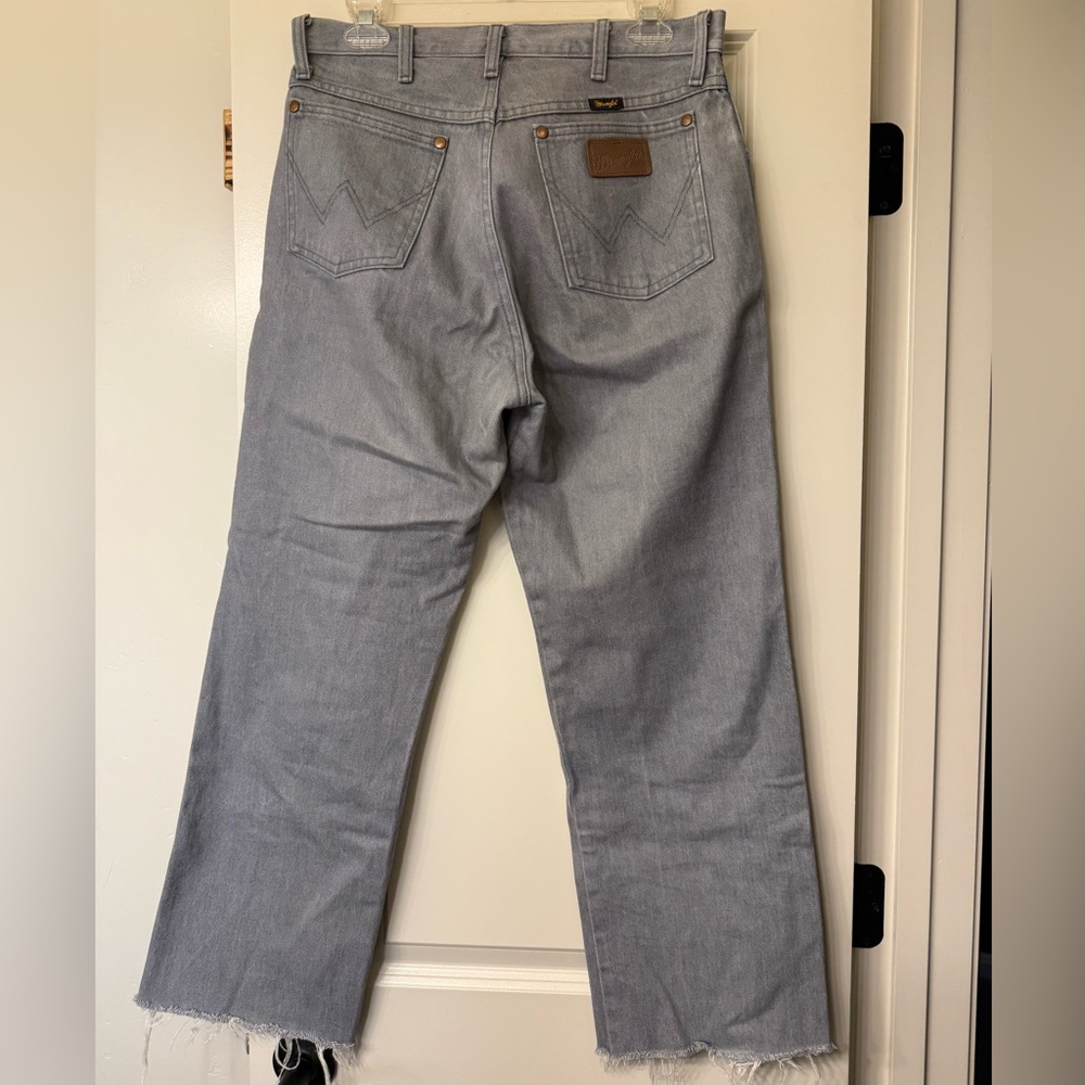 Wrangler Women's Relaxed Fit Light Gray Jeans